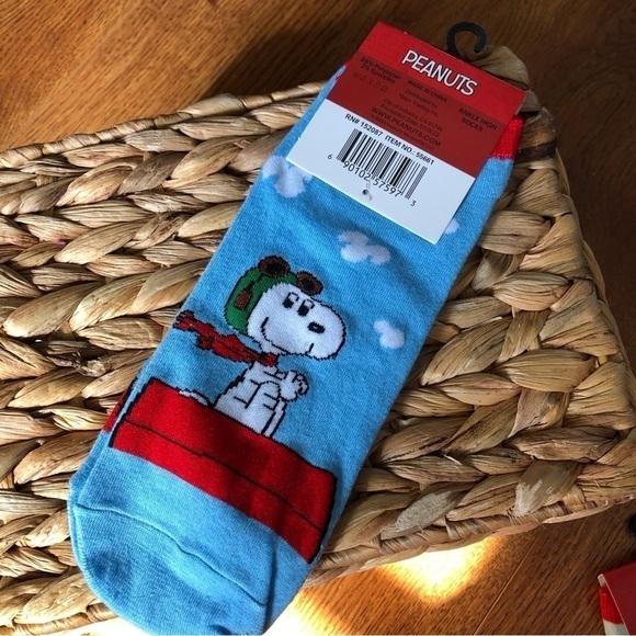 Peanuts Ankle high socks: snoopy flying in size W 9-11 - Picture 3 of 3